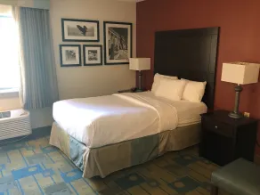 La Quinta Inn & Suites by Wyndham Plattsburgh - Chambre