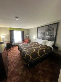 Super 8 by Wyndham Lake of the Ozarks - Room