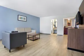 Quality Inn & Suites near Lake Eufaula - Quarto