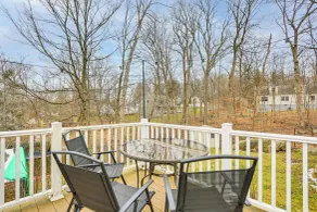 Walk to Lake Hopatcong: Vibrant Home w/ Deck! - Interiør