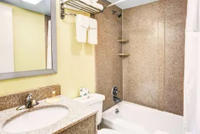 Days Inn & Suites by Wyndham Downtown Gatlinburg Parkway - Salle de bain