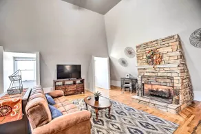 Lake Allatoona Area Studio w/ Pool and Views! - Innvendig