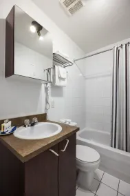 Hotel Quartier des Spectacles - Baño