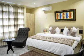 DCM Hotel and Suites - Room