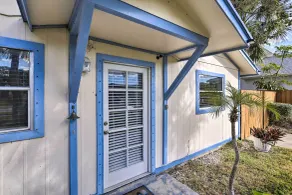 Cape Canaveral Cottage w/ Hot Tub: Walk to Beach - Interiör