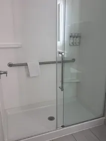 Holiday Inn Express & Suites Southfield - Detroit - Badezimmer