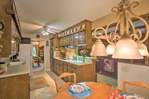 Private Home w/ Hot Tub & Patio Near Dtwn Tulsa - Intérieur