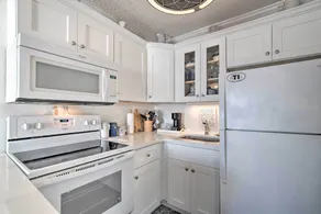 Oceanfront Condo w/ Views in North Topsail Beach! - Interiør