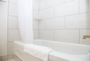 Twin Pine Inn & Suites - Banheiro