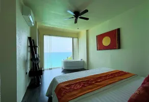 Sunset at Aninuan Beach Resort  - Chambre