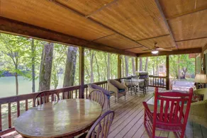 Roomy Riverfront 'trout Valley Cabin' w/ Porch! - Innenbereich