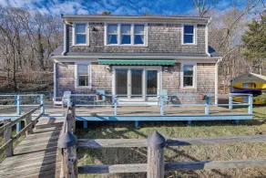 Riverfront Kingston Cottage w/ Deck, 2 Mi to Beach - Interior