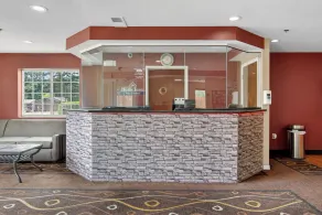 HomeTown Inn & Suites - Réception