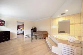 Red Roof Inn & Suites Monterey - Rom