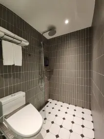 Fun Stay Inn Ximen - Badezimmer