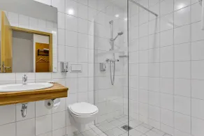Aurora Hotel at Reykjavik-Keflavik Airport Terminal KEF - Bathroom