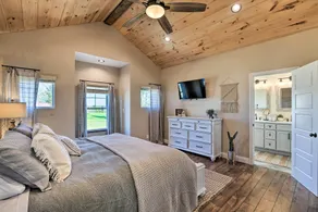Chic Williamstown Retreat With Pool & Hot Tub! - Innenbereich