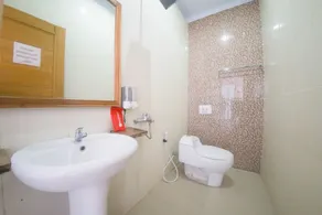 RedDoorz Plus Syariah @ Pentadio Gorontalo - Salle de bain