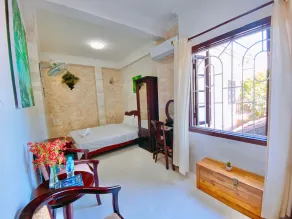DK's Backpacker Hotel - Room