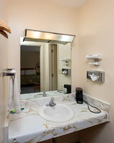 Country Squire inn and suites - Badezimmer