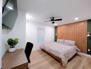 10 Burnett Home - Rum