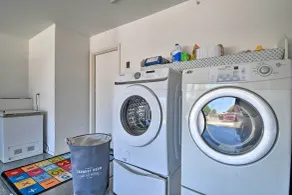4 Mi to State Farm Stadium: Avondale Home w/ Patio - Interni