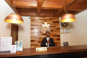 Lotus Shines & Amenities - Vestíbulo