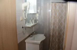 Guest House Batumi Globus - Bathroom