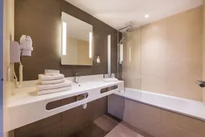 Brit Hotel Ploermel - Hotel de l'Hippodrome - Badeværelse