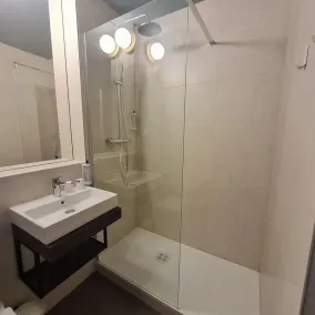 Brit Hotel Confort Alençon - Badezimmer