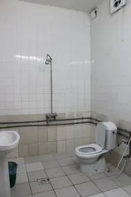 Al Eairy Serviced Apartments Company is a one person company - Baño