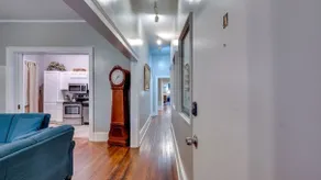Comfortable Escape in Historic Downtown Savannah - Interior entrance