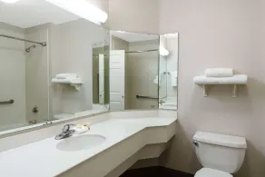 La Quinta by Wyndham Pueblo - Salle de bain