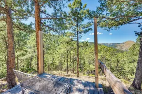 Serene Home w/ Hot Tub - 6 Mi to Boulder Falls! - Innvendig