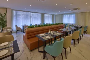 Grand Continent Hebbal A Sarovar Portico Affiliate Hotel - Restaurant