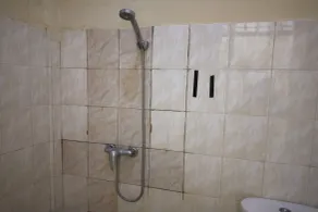 Hotel O Balekui Homestay - Baño