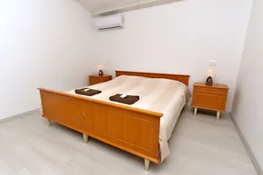 House 682 - Room
