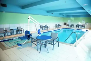 Holiday Inn Express & Suites Great Bend by IHG - Piscina