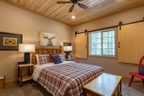 Uncle Chris Cabin by KABINO Air Conditioning Smart TVs Chefs Kitchen Spacious WiFi Grill Bills Island Reservoir Fishing - Chambre
