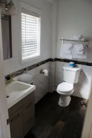 Chalet Motel - Your Cozy Basecamp for Bend Adventures - Room