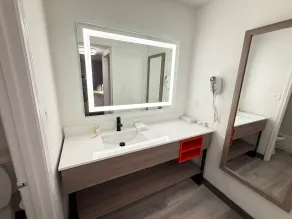 Hawthorn Suites by Wyndham Tinton Falls - Bathroom