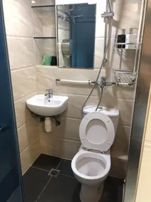 Prince Hotel - Bathroom