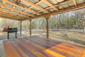 Fish Sam Rayburn! Secluded Cabin w/ Deck & Grill - Innenbereich
