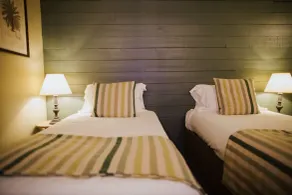 The Globe - Room
