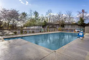 La Quinta by Wyndham Kingsport Tri Cities Airport - Piscine