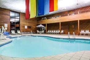 Days Inn & Suites by Wyndham Wausau - Piscine