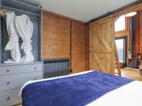 Squirrel's Nest - Room