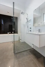 Bespoke On Main - Bathroom