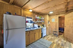 Cozy Cookson Cabin w/ Fire Pit: 1 Mi to Lake! - Innenbereich