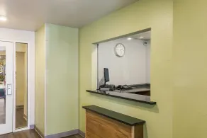 WoodSpring Suites Houston La Porte - Lobby